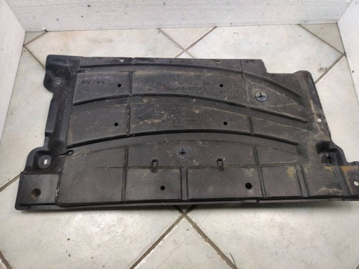 cover chassis left side Toyota Prius 3 facelift 2011 58168-47020