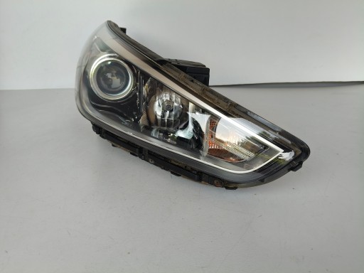 light right REFLEKTOR HYUNDAI I30 III 17