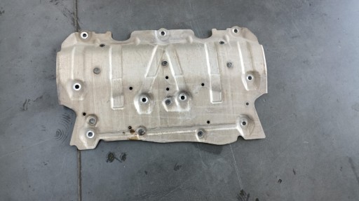 BMW G22 floor cover below engine 6878580