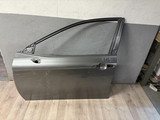 Toyota camry viii дверь слева перед собой