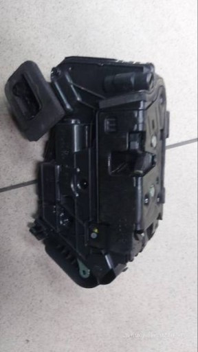 lock front right VW PASSAT B8 5NB837016C