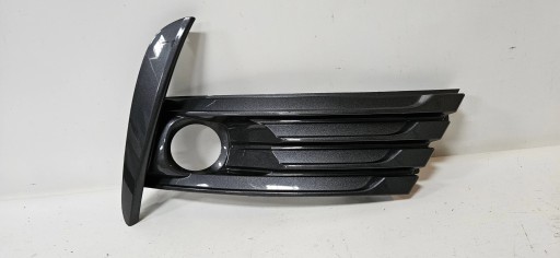 grid of a bumper right TOYOTA COROLLA E16 LIFT ORYG