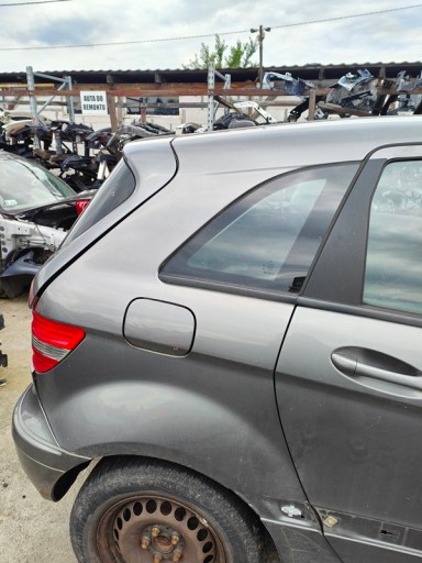 09r - Mercedes b-clasa w245 09 правое заднее крыло