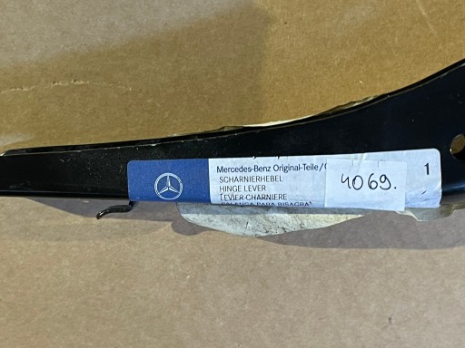 A2037500128 - Петля закрылка MERCEDES W203 седан оригинал слева
