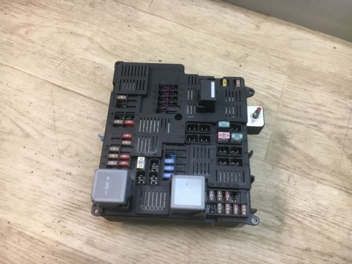 Блок предохранителей volvo v60 xc90 v90 31398004