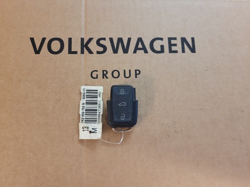 Пульт VW SKODA SEAT 3 КНОПКИ 1K0959753N 9B9