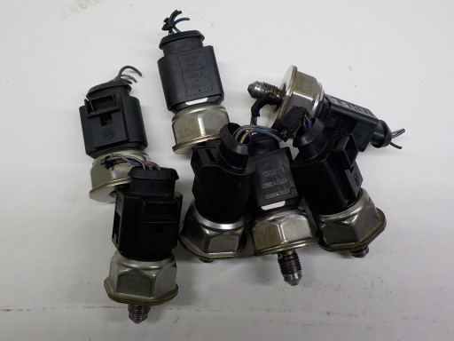 VOLKSWAGEN GOLF V 1.6 FSI Sensor Druck des Kraftstoffsbehälters 03C906051G