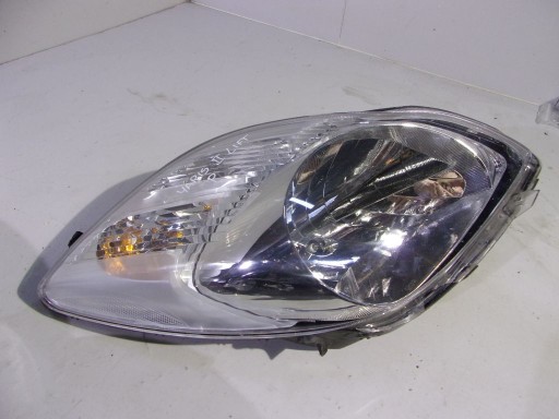 Toyota Yaris II lift light right front damaged