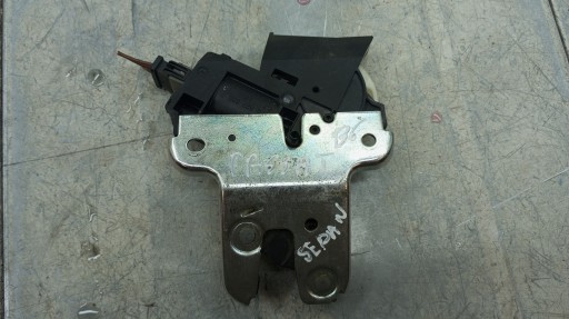 4F5827505D - ЗАМОК БАГАЖНИКА VW PASSAT 06-15 SEDAN ORG VAG