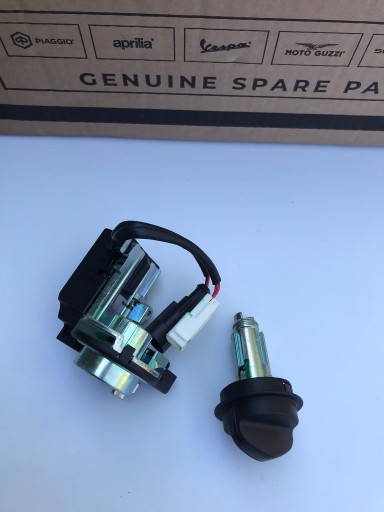 1D003123 - Vespa GTS 2023 + новий ключ запалювання