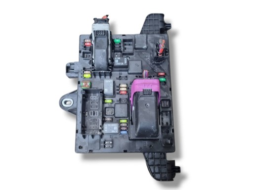 Module fusibles Opel Astra J 2011 13302301