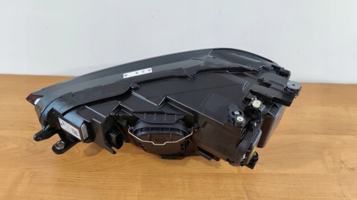 VW GOLF SPORTSVAN right light front XENON D3S 518