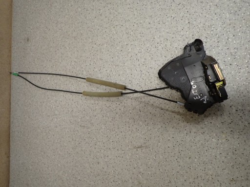 COROLLA E12 HB 3 двері 02-07 замок лівих дверей