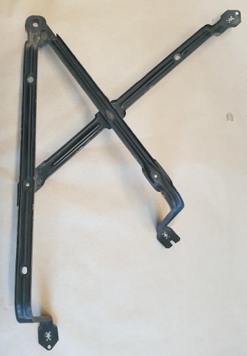 1000183AB - ТРИМАЧ ЗАПАСНОГО КОЛЕСА ПЕРЕДНІЙ КРОНШТЕЙН CITROEN DS5