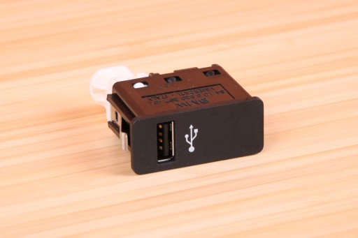 BMW F45 F46 F48 F39 adapter WEJSCIE USB 6820397