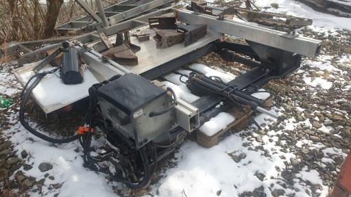 Вантажний ліфт Dhollandia 24V 2010р.