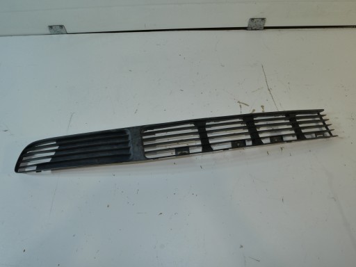 VW PASSAT B5 mřížka nárazníku předek 3B0853677B