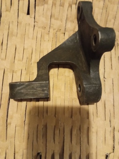 8T16-6P093-BA - Опорная лапа коробки передач Ford Tourneo Transit Connect