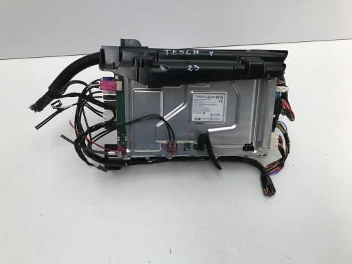 Модуль контроллера компьютера, автопилота tesla model y 2023 1684435 1684435-00-d