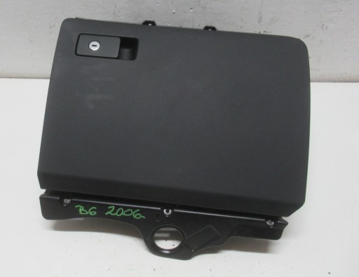 VW PASSAT B6 KOMBI 2.0 TDI 06R passenger compartment of the passenger 3C1857114