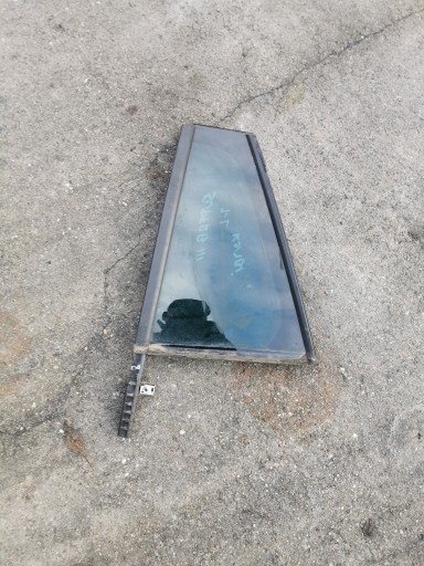 СТЕКЛО ДВЕРИ ЛЕВОЕ ЗАДНЕЕ ТРЕУГОЛЬНИК 3V9845213 SKODA SUPERB III 3V COMBI