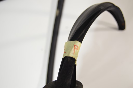 Прокладка правого скла Mercedes W140 CL C140