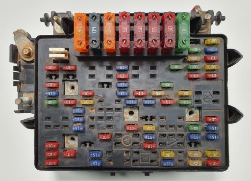 12193645-09 - Блок предохранителей chevrolet tahoe ii