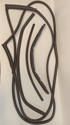 7267911 7267912 - BMW F22 уплотнение двери левый правый передний капот