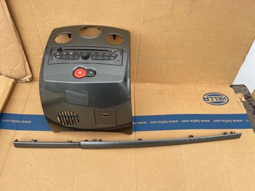 RENAULT CLIO III Lift радіо CD з кодом 281157453r