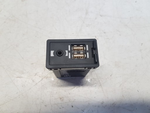 LEXUS ES300H ES VII USB роз'єм 86190-11010