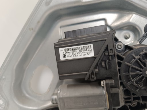 7H1959802A - Электродвигатель переднего правого стекла volkswagen t5 7х1959802а