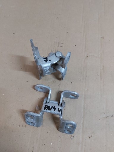 Toyota RAV4 III петлі задньої кришки багажника