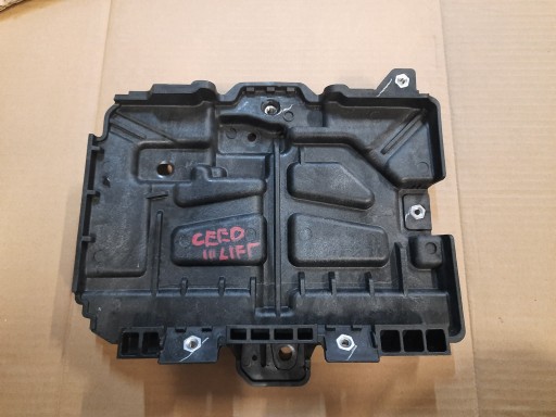 2022R< - АККУМУЛЯТОРНАЯ ПОДСТАВКА KIA CEED III LIFT