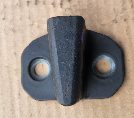 holder bracket of a lock door RYGIEL MERCEDES S-KL W220 220720004 OE