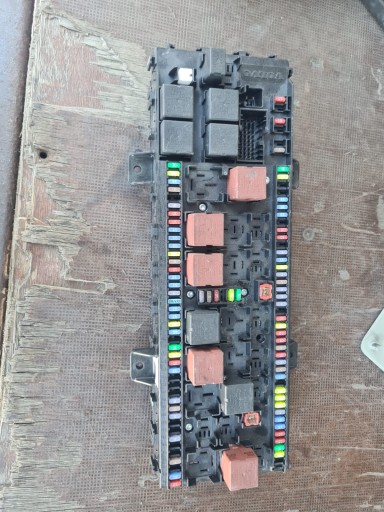Плата предохранителей volvo fh4 22619987-p04