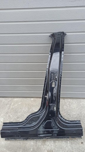 VOLVO V70 правая стойка 452