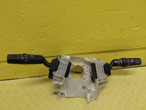 MAZDA 5 steering wheel levers and controls 17D682