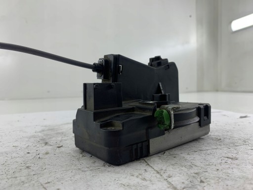OPEL ZAFIRA A lock door right front 24444016