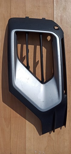 AUDI Q2 оригінальна ліва решітка 81A807681G