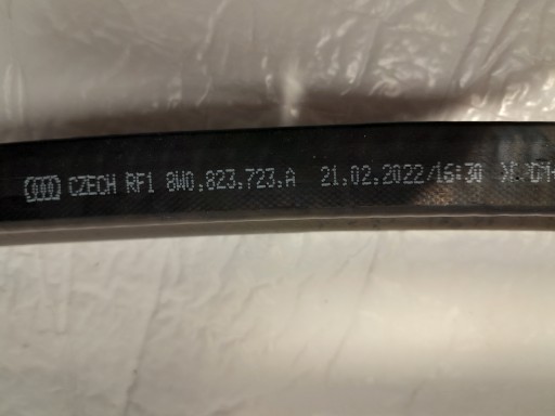 AUDI A4 B9 LIFT tyres gasket under the window 8W0823723A