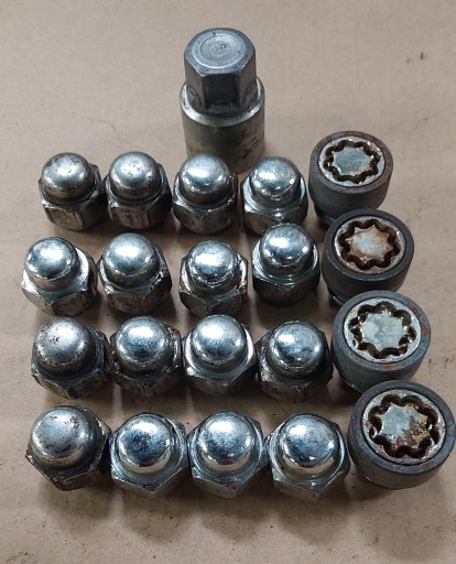 КОЛІСНІ ГАЙКИ RENAULT KOLEOS ТА 20 ШТ