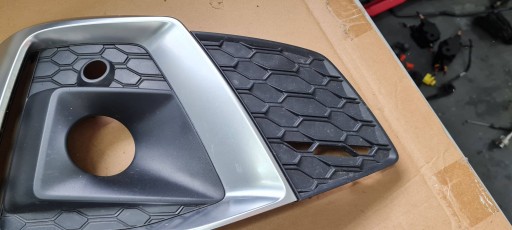 A5 8W S5 LIFT grid of a bumper right right front CHROM SLINE 8W6807682T