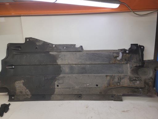 *3* - Крышка шасси левая AUDI A6 C6 4F0825207C * 3*