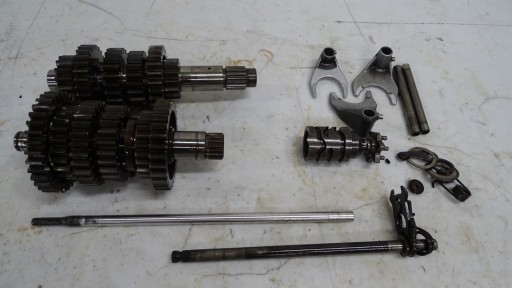 SL1000 - Aprilia RSV 1000 Falco коробка передач