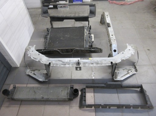 ПЕРЕДНІ РЕМНІ РАДІАТОРИ FREELANDER II 2.2 D АВТОМАТ