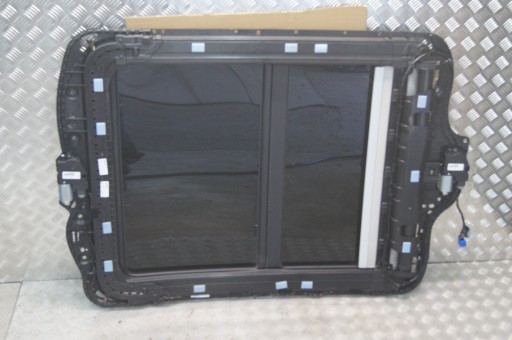 Maserati Levante крыша солнечная крыша панорама