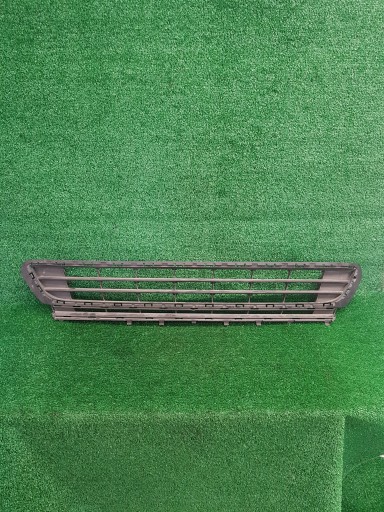 grid of a bumper central VOLKSWAGEN GOLF 7 5G0853677