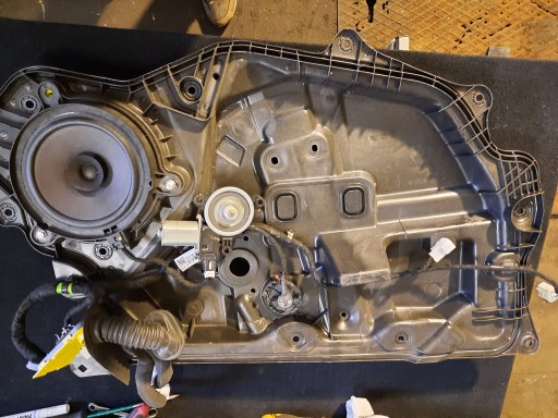 KB7W57KC0 - БІЧНЕ ВСТАНОВЛЕННЯ SPEAKER LIFT Mazda CX5 II