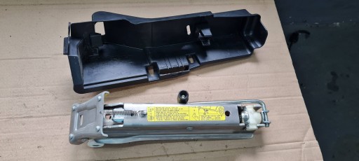A6 C6 LIFT emelő lehúzó be a kocsiba kerekek 4F0011031H