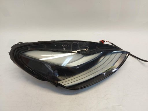 TESLA MODEL Y 2024r Feux phare Droite Avant 1514953-00-E Endommagé